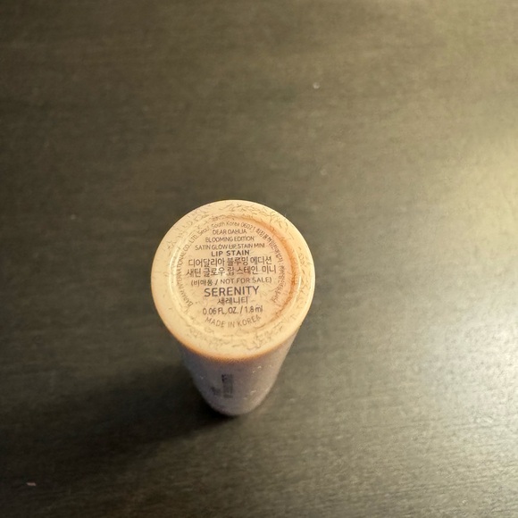 Dear Dahlia Satin Glow Lip Stain Serenity 1.8 ml .06 oz Travel Size NEW - Picture 3 of 3